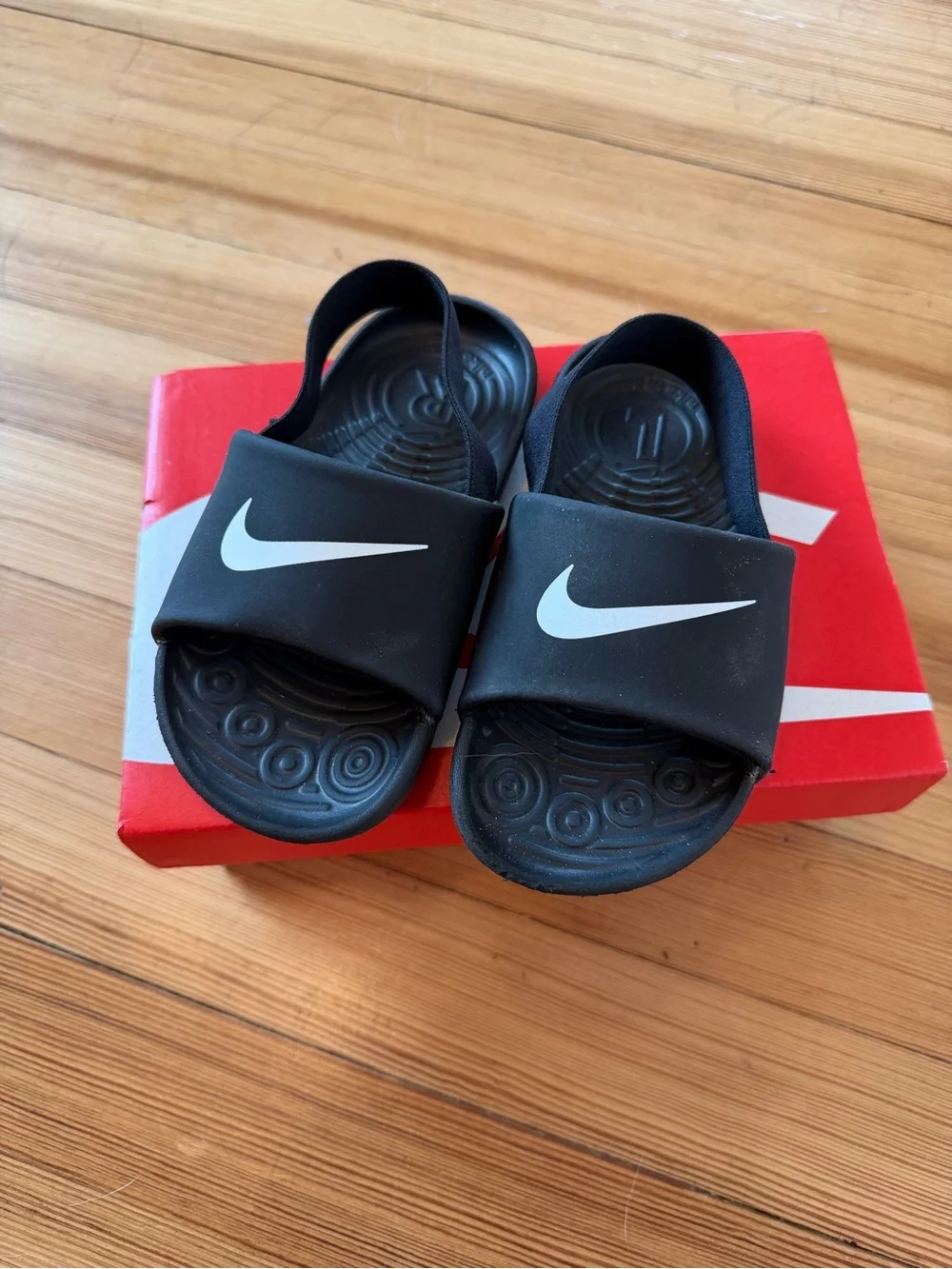 Nike, toddler Kawa slides in black & white, size 9c